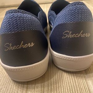 BRAND NEw Sketchers slip ons